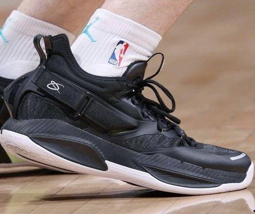 安踏竞训鞋最新爆料,揭秘运动科技新篇章！”